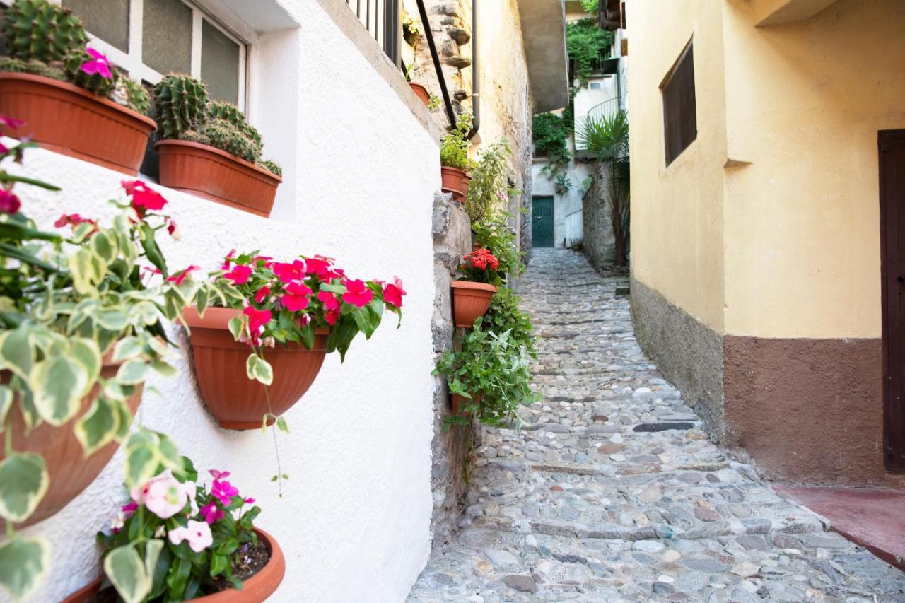 Charming Moment Di Villa Porta - Borgo Antico Luino Exterior photo